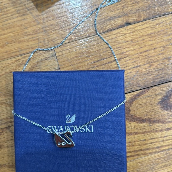 Swarovski earring and necklace set - Picture 7 of 7